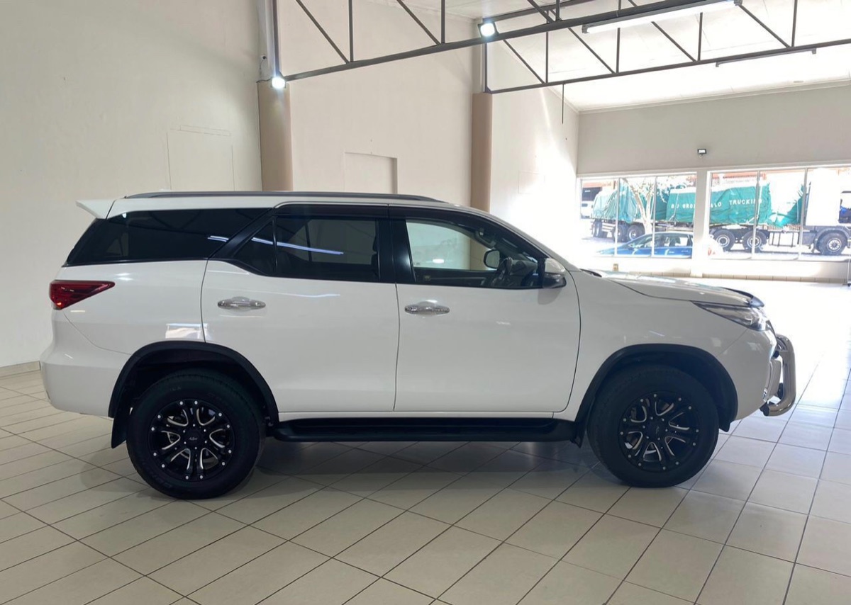 Toyota Fortuner 2018 photo 2