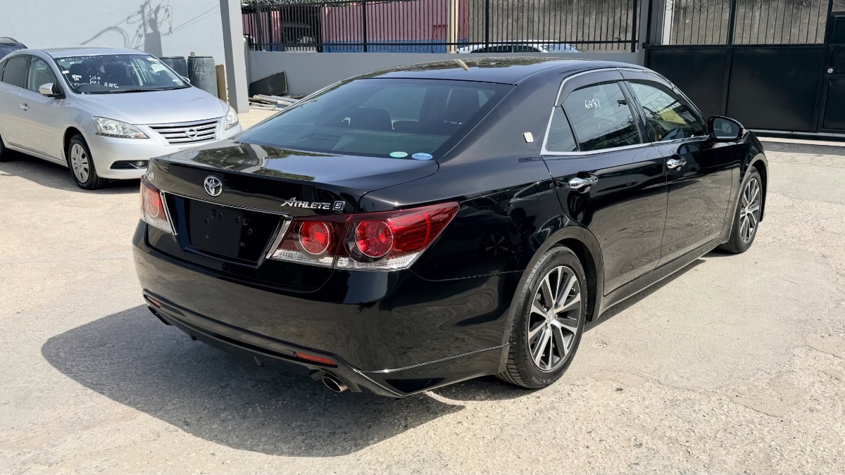 Toyota Crown Athlete S photo 2