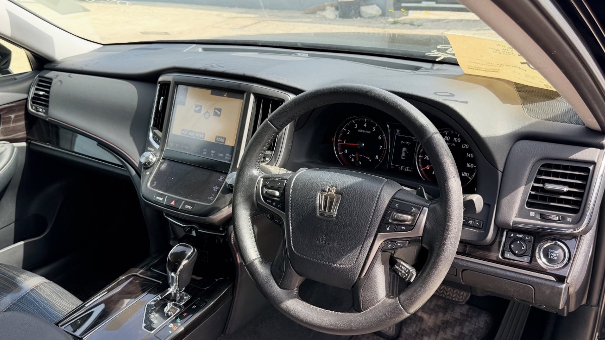 Toyota Crown Athlete S photo 3