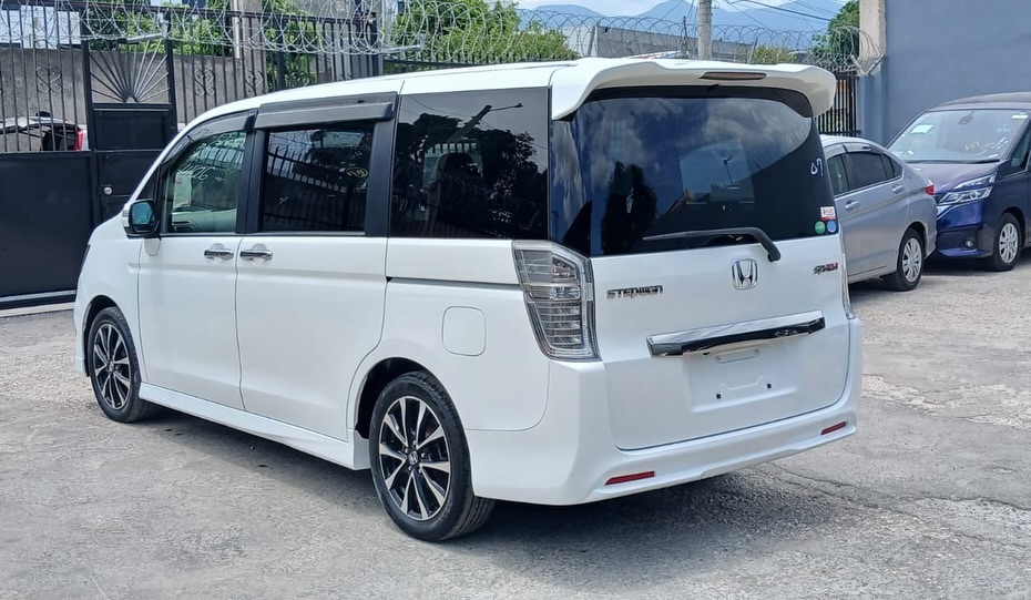 Honda Stepwagon Spada- Z Cool Spirit photo 2