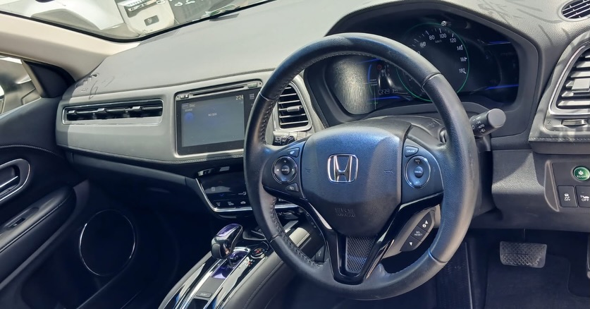 Honda Vezel Hybrid Z Grade photo 3