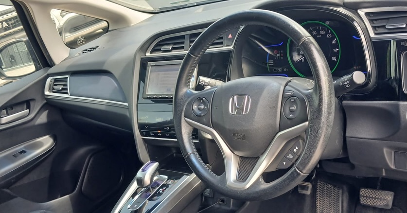 Honda fit Shuttle Z photo 4