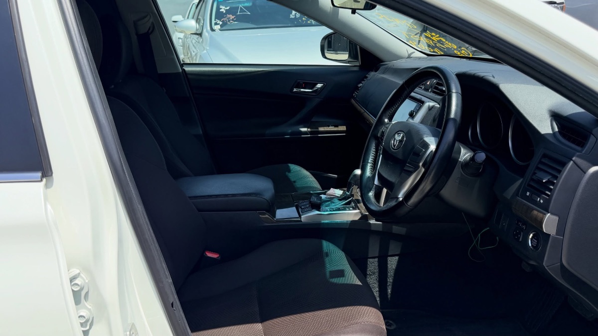2016 Toyota Mark X photo 4