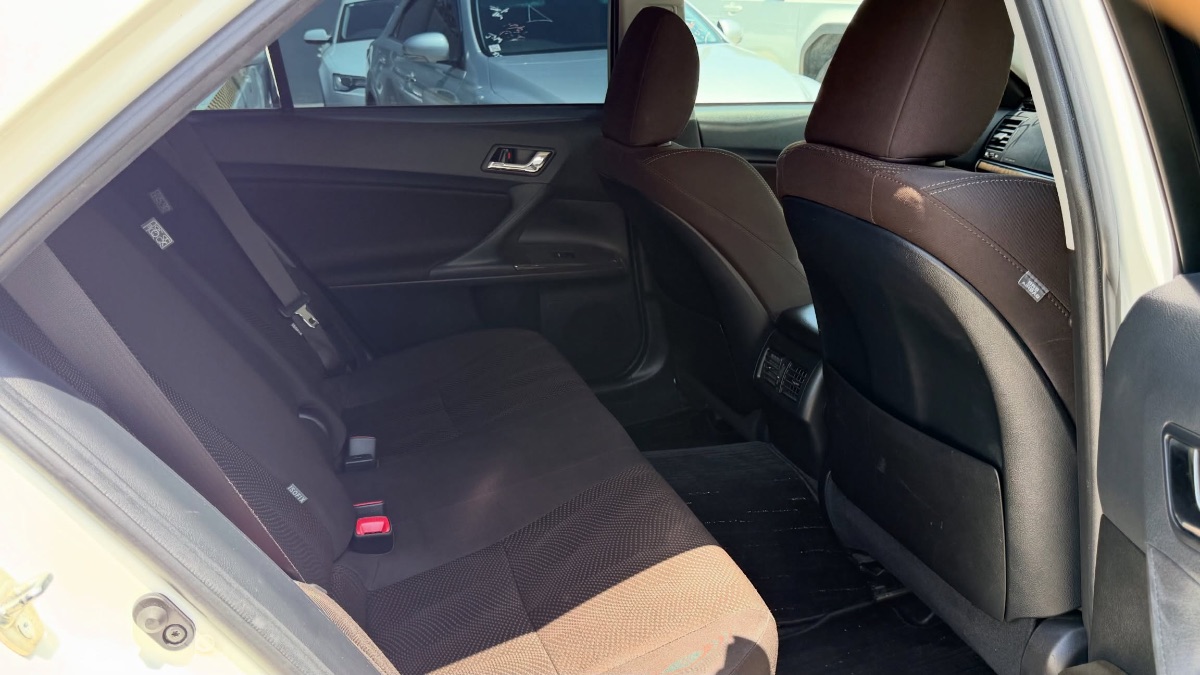 2016 Toyota Mark X photo 6