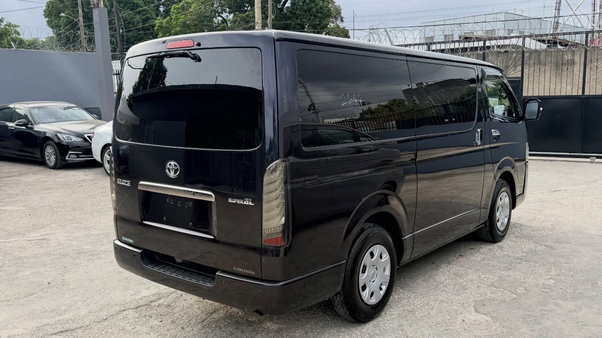 2021 Toyota Hiace photo 2