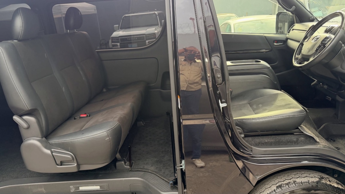 2021 Toyota Hiace photo 4