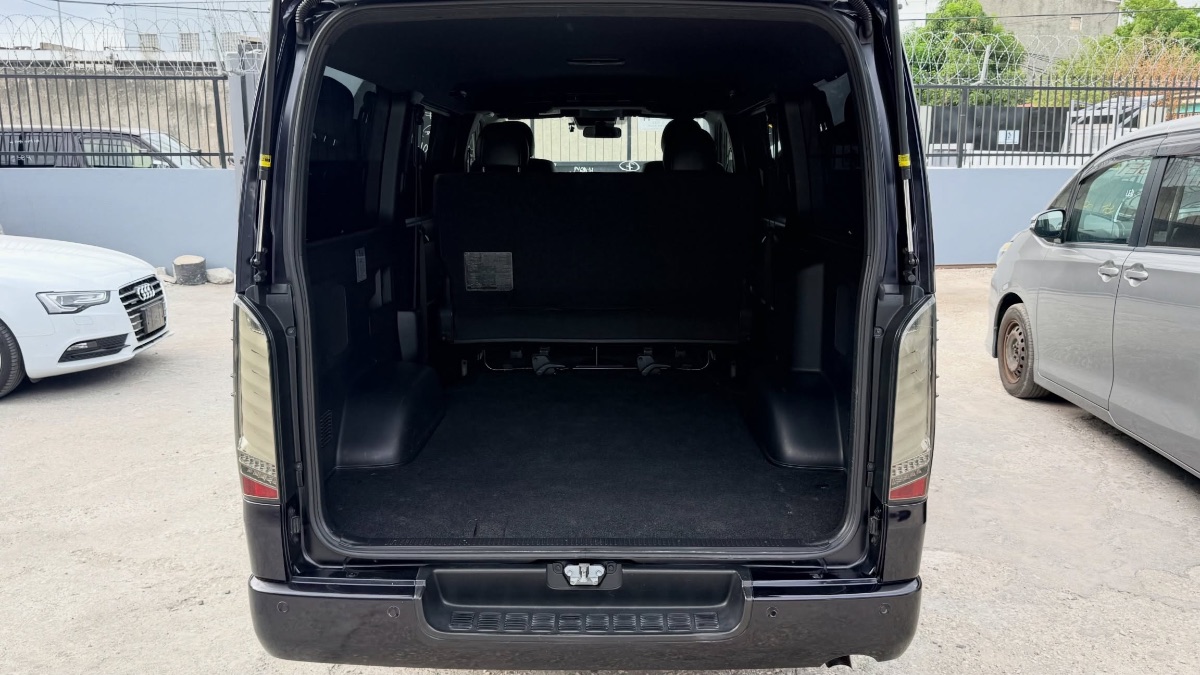 2021 Toyota Hiace photo 5