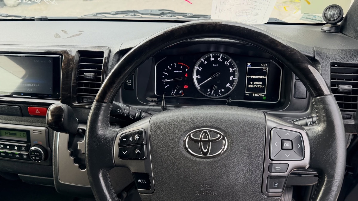 2021 Toyota Hiace photo 6