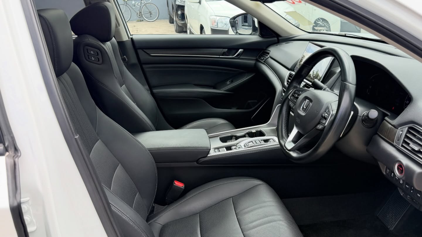 2021 Honda Accord Hybrid photo 3