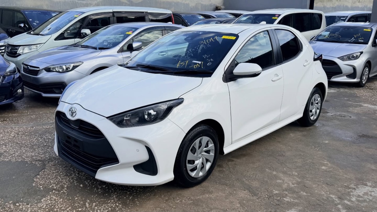 2021 Toyota Yaris photo 1