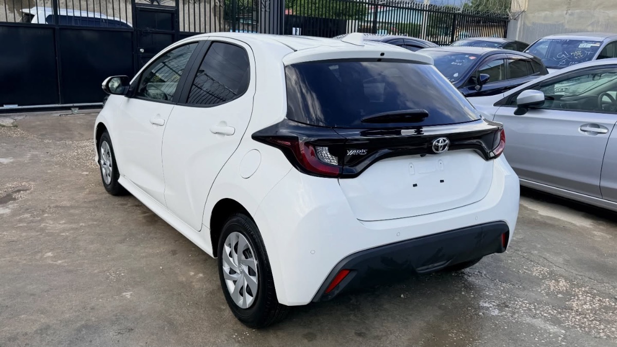 2021 Toyota Yaris photo 2