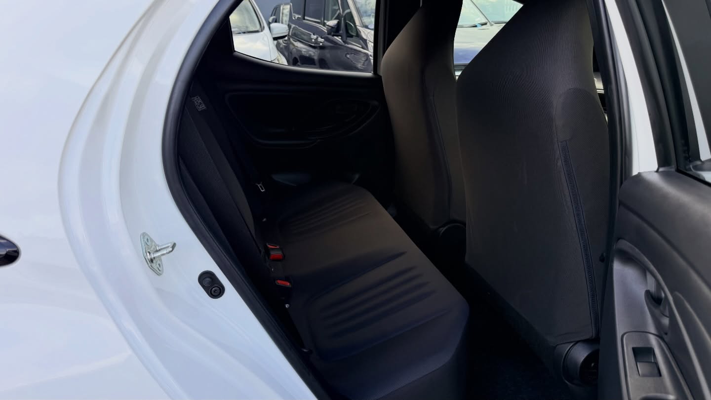 2021 Toyota Yaris photo 4
