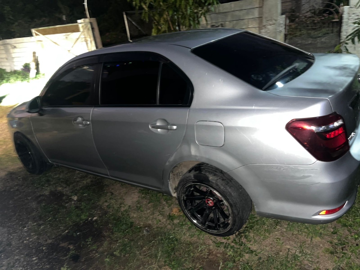 2015 Toyota Axio hybrid photo 6