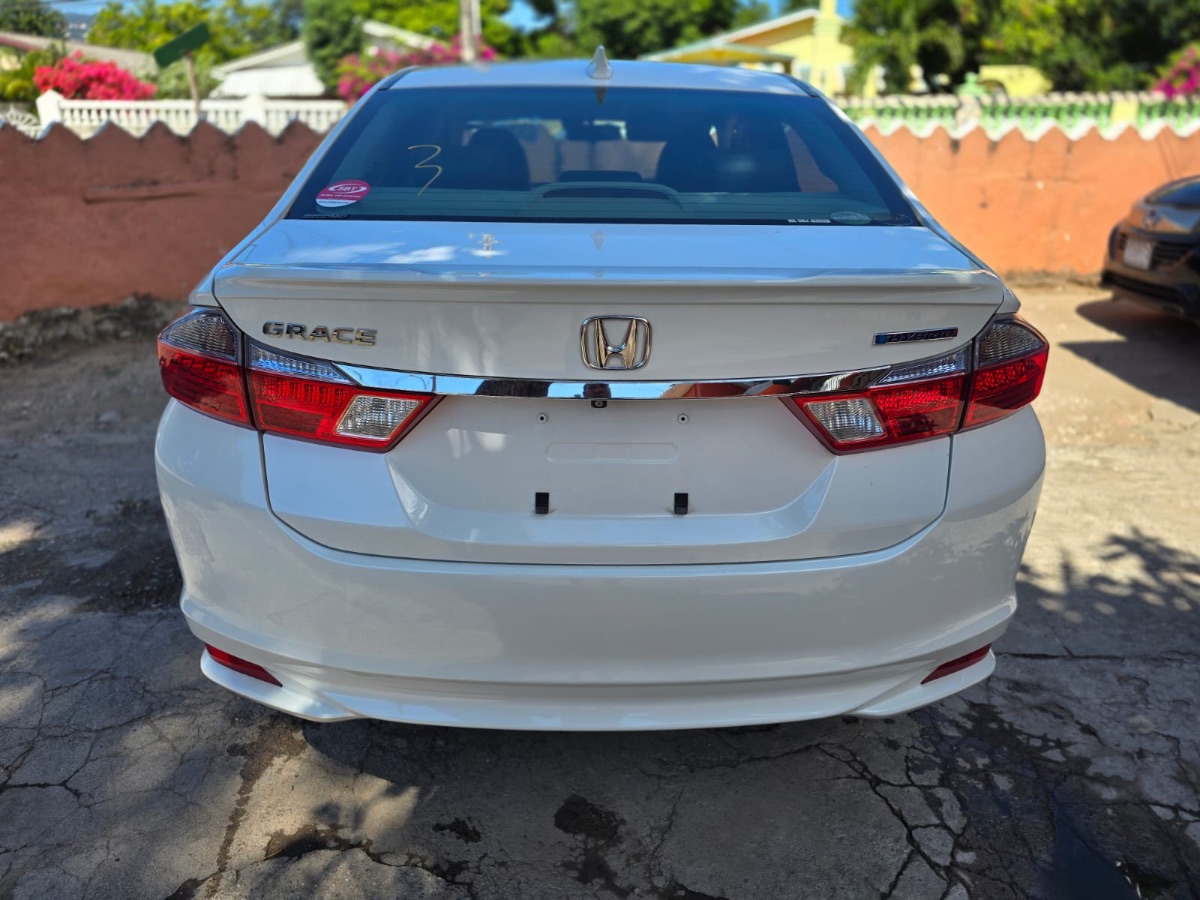 2015 Honda grace photo 4