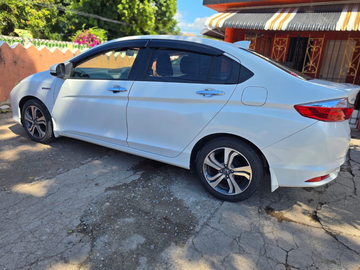 2015 Honda grace photo 5