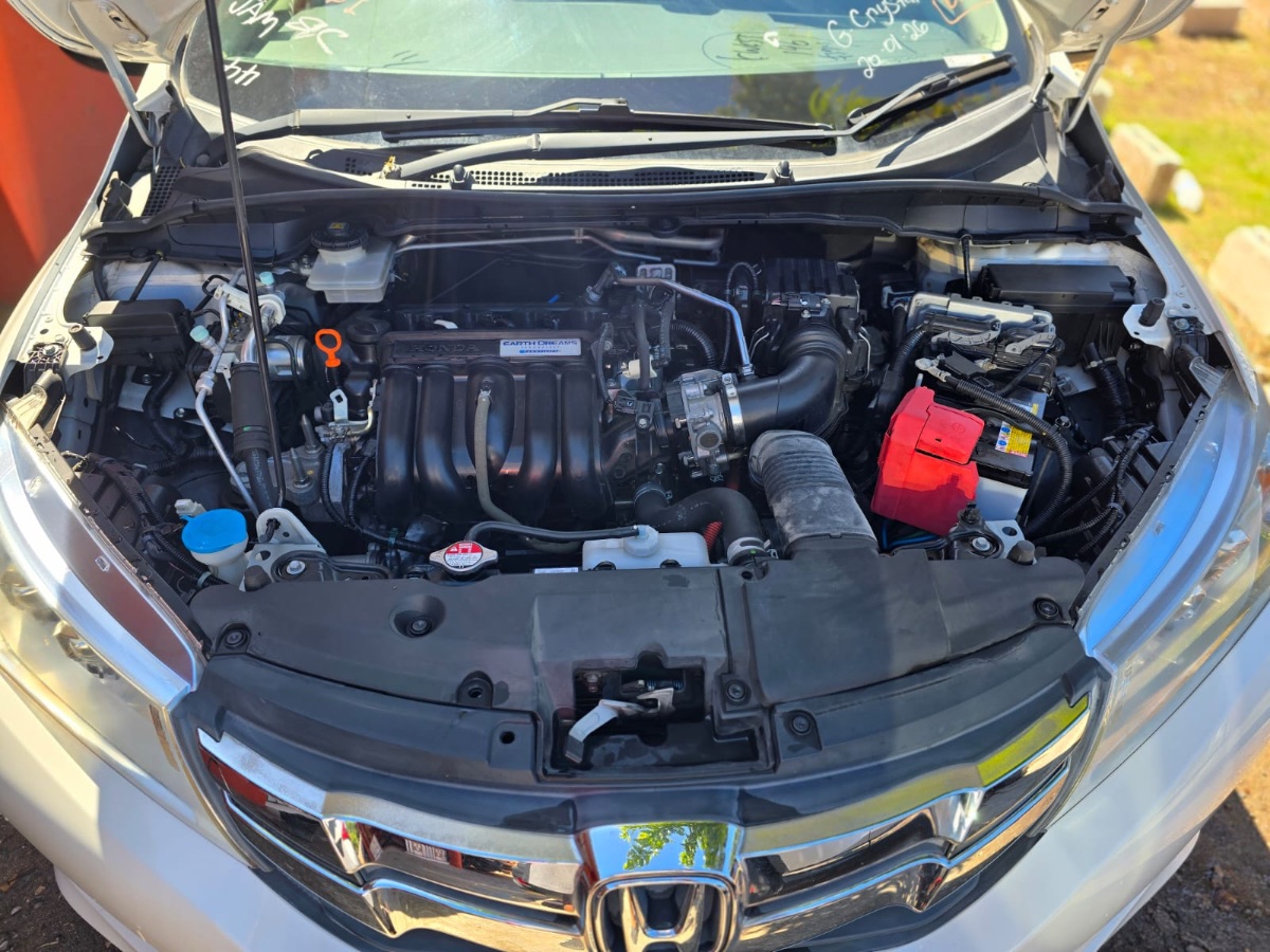 2015 Honda grace photo 6