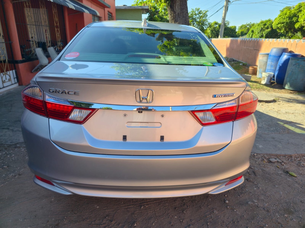 2015 Honda Grace photo 5