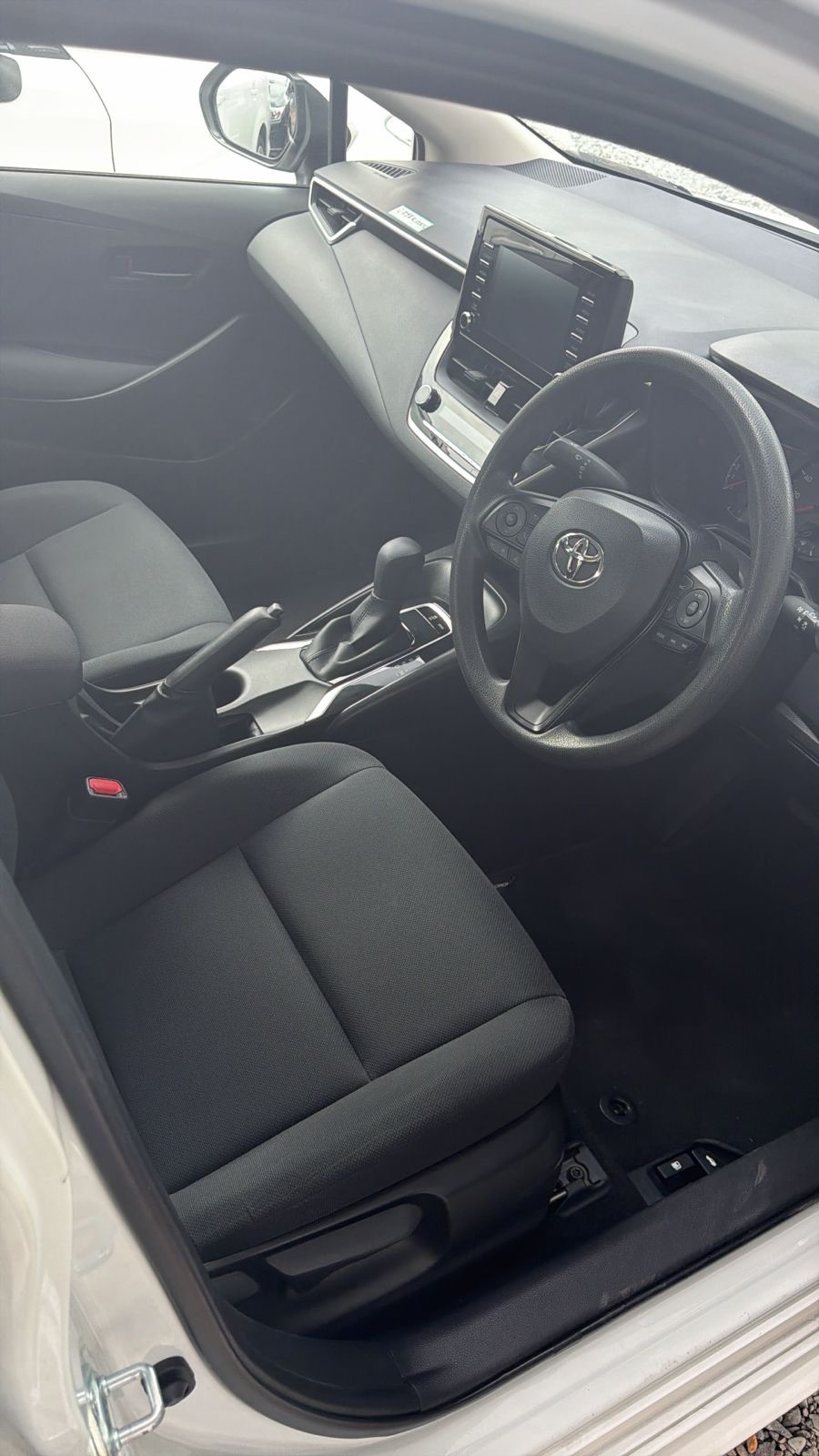 2020 Toyota corolla photo 2