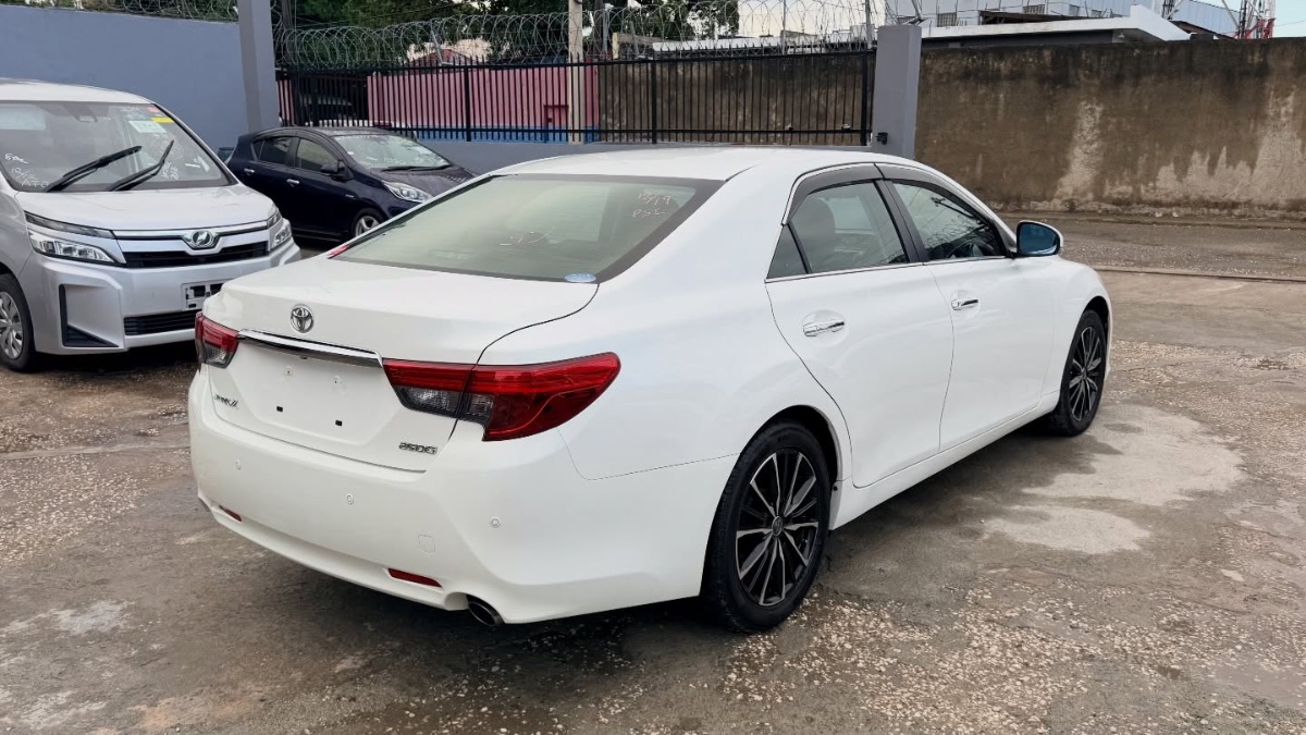 2016 Toyota Mark X Relax Edition photo 2