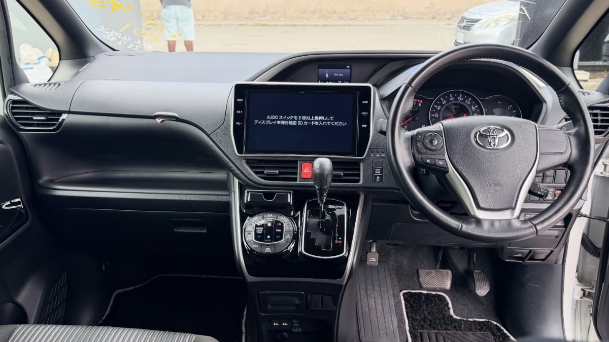 2020 Toyota Voxy ZS Kirameki photo 2