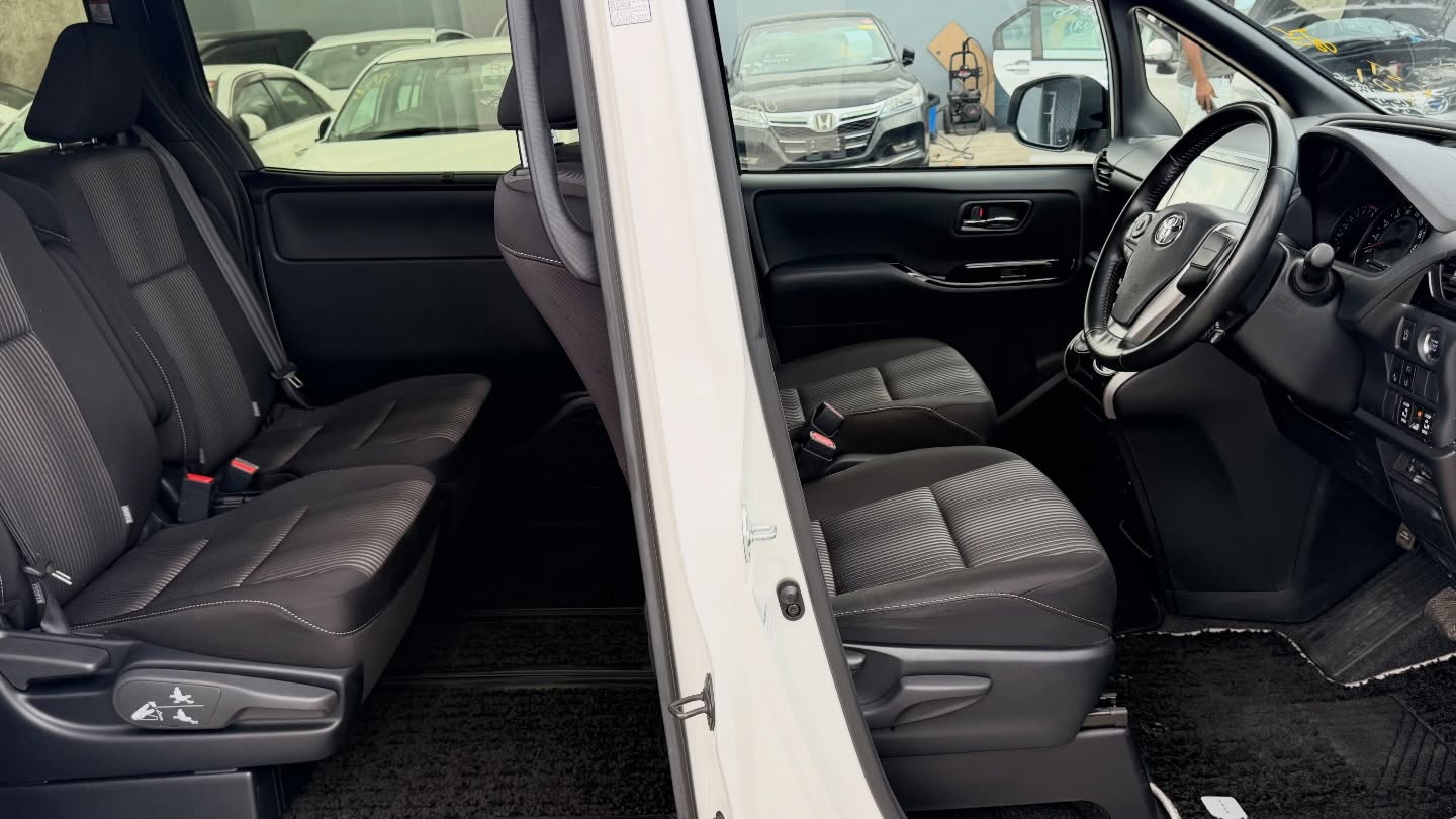 2020 Toyota Voxy ZS Kirameki photo 3