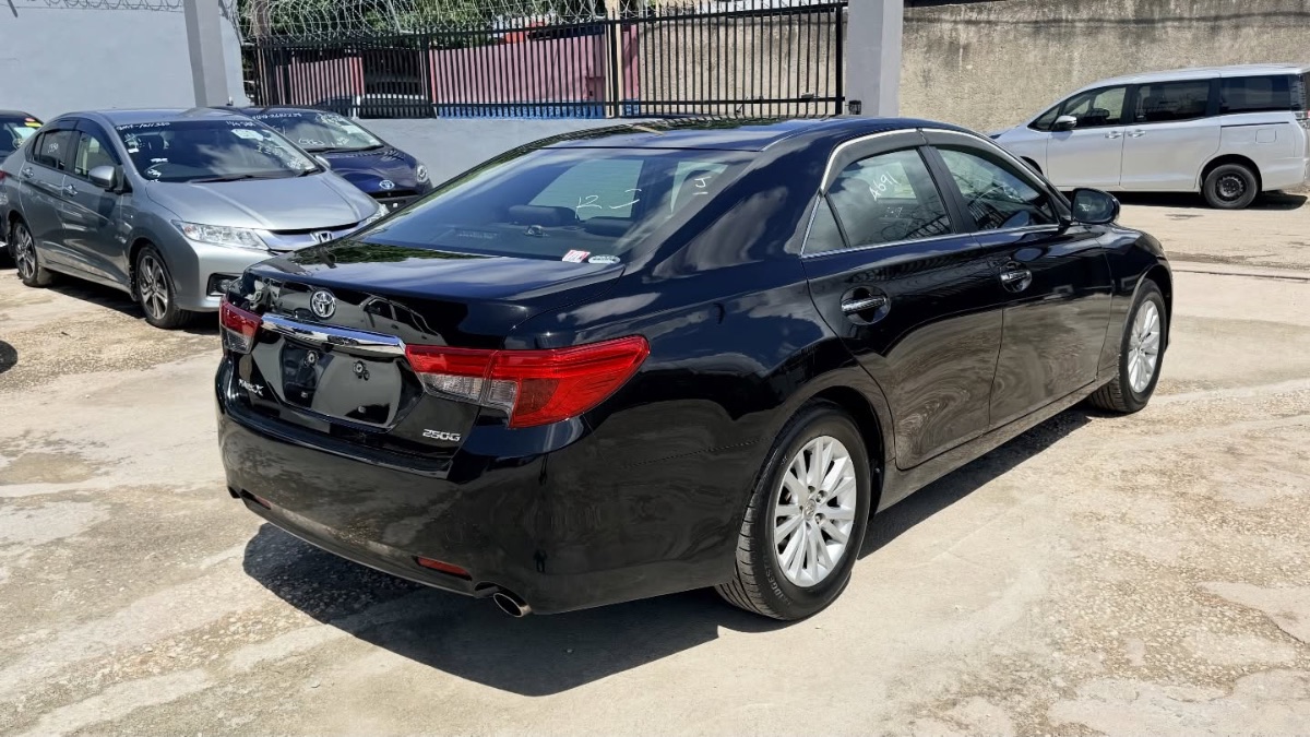 2016 Toyota Mark x photo 2