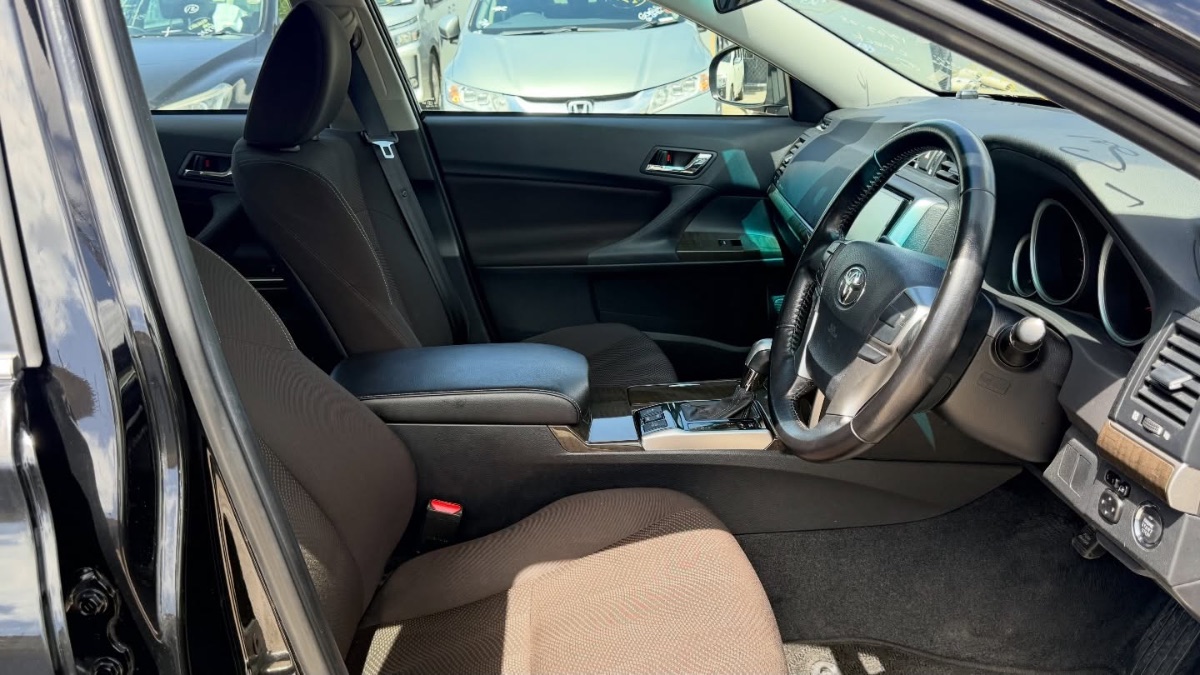 2016 Toyota Mark x photo 3