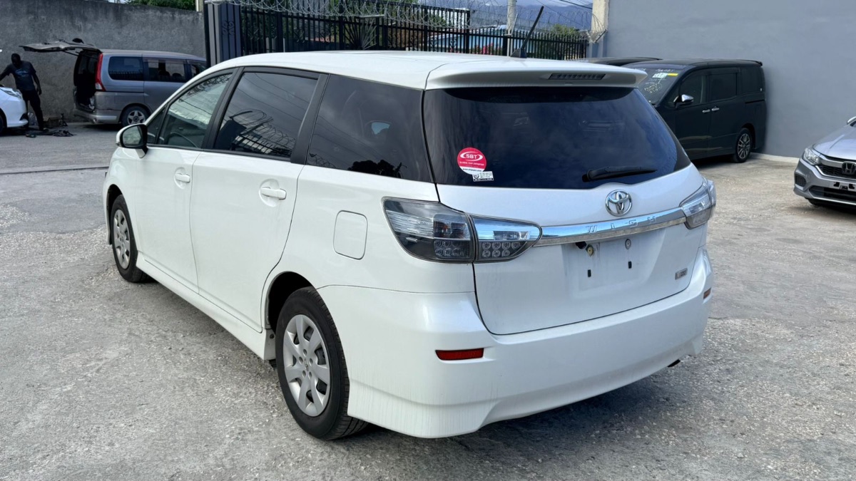 2017 Toyota wish photo 2