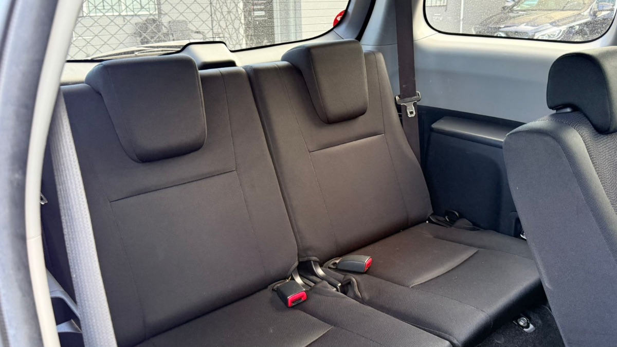 2017 Toyota wish photo 6