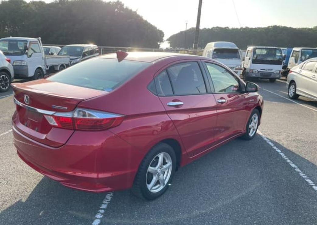 2017 Honda grace photo 2