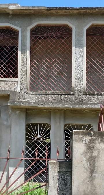 for sale ; TWO Storey house iin Bellevue Heights, near Green Acres…