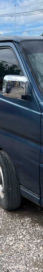 2012 Nissan Urvan photo 1
