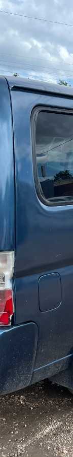 2012 Nissan Urvan photo 2