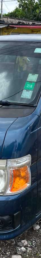 2012 Nissan Urvan photo 3