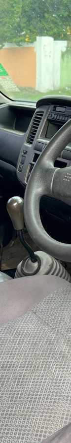 2012 Nissan Urvan photo 4