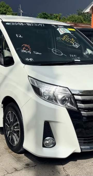 2015 Toyota Noah SI