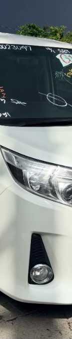 2015 Toyota Noah SI photo 1