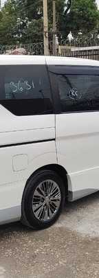 2017 Nissan Serena Rider S photo 2